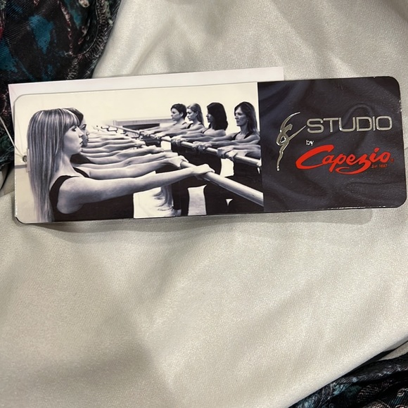 Long sleeve open back top - Picture 4 of 6